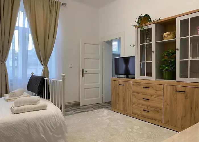 Castanilor 12-Parking Included Apartment Brașov