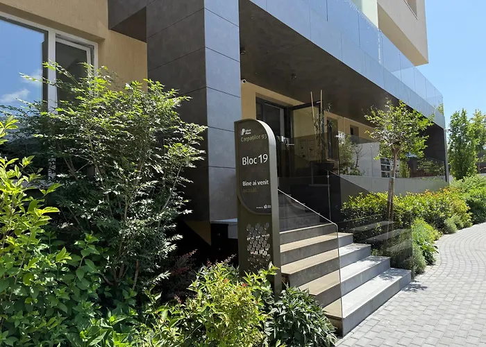Chic Condo At Urban Brașov