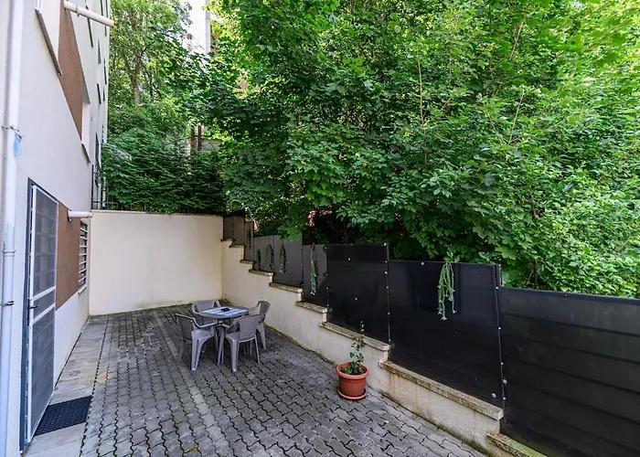 Brasov Hillside Suite Near City Center