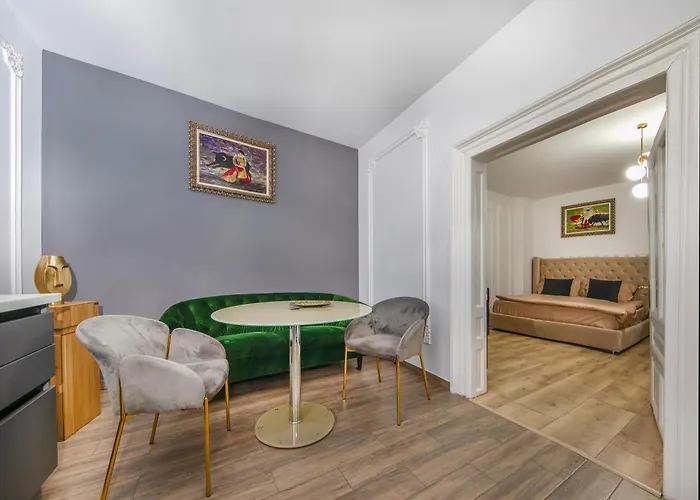 Trinoble Republicii - Comfort Apartment In Old Town Brașov