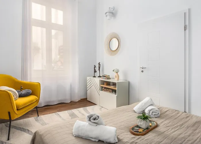 Deluxe Hillside Apartment Near City Center Brașov