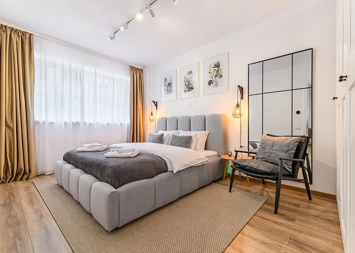 Mountain Whisper Apartment - Quiet Stay With Free Parking Brașov
