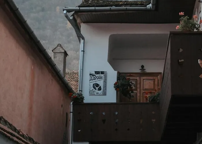The Narrow Lane Residence Brașov