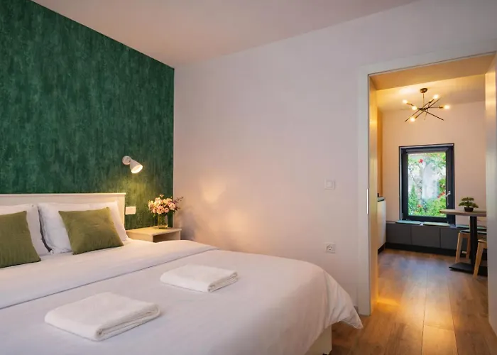 Fun House - Comfortable Stay With Garden And Near Parking Brașov