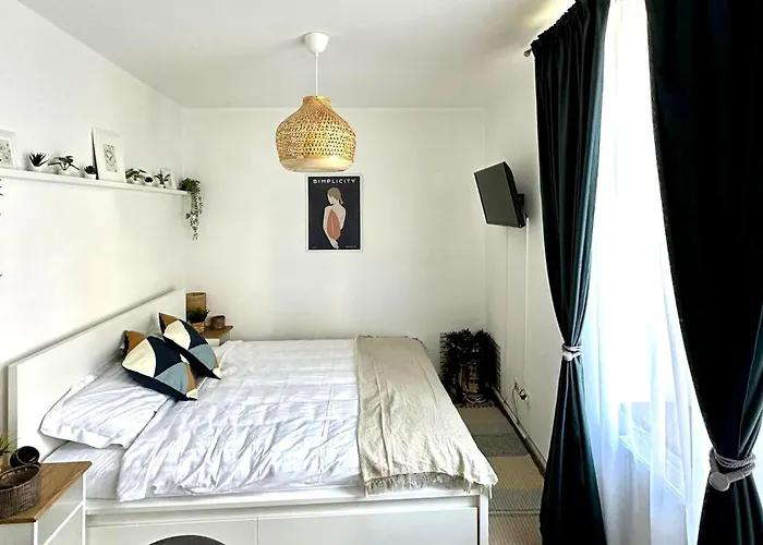 Zen Studio - Edge Of Old Town With Free Private Parking Brașov