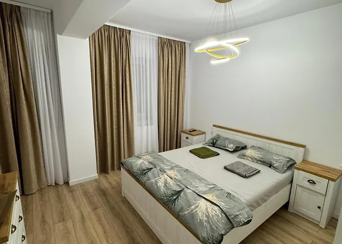 Modern 72M2 Apartment Near Coresi Mall - Self Check-In - Free Parking Brașov