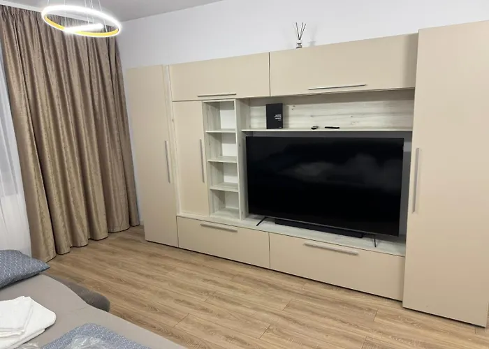 Modern 72M2 Apartment Near Coresi Mall - Self Check-In - Free Parking Brașov