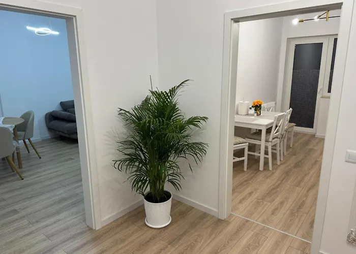 Modern 72M2 Apartment Near Coresi Mall - Self Check-In - Free Parking Brașov