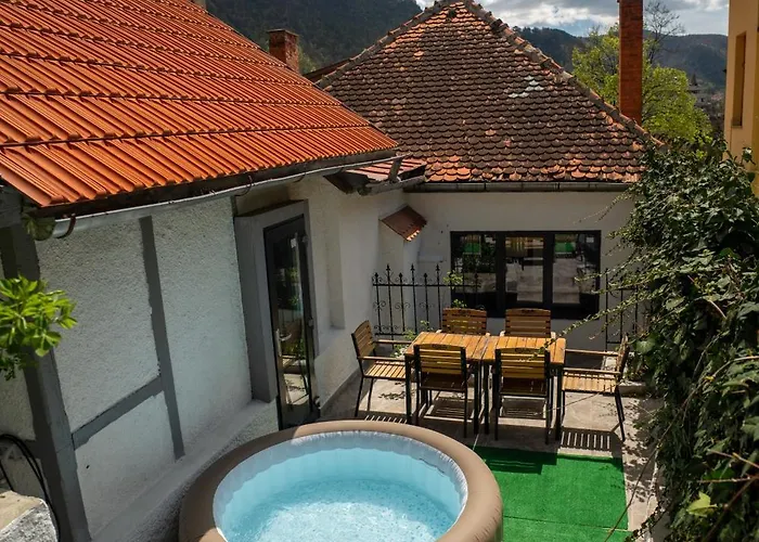 Barrique 20 - Breakfast Delivered & Minibar - Old Town Brașov