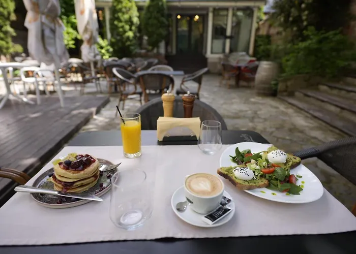 Barrique 13 - Breakfast At Restaurant & Minibar - Old Town Apartment Brașov