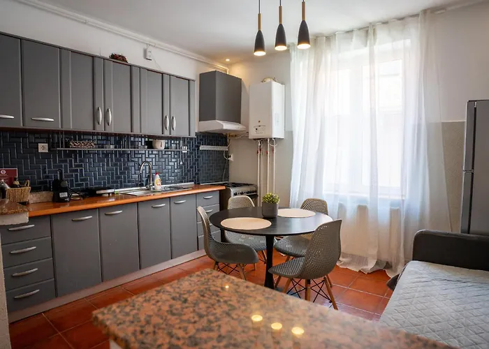 Barrique 13 - Breakfast At Restaurant & Minibar - Old Town Apartment Brașov