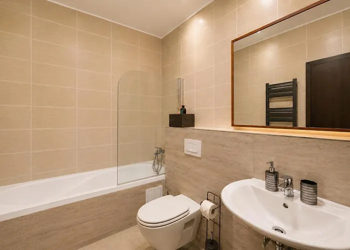 Tampa Gardens Apartments - Adults Only Brașov