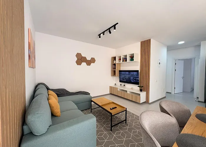 Bright & Quiet Mountain Brasov - Private Parking Apartment